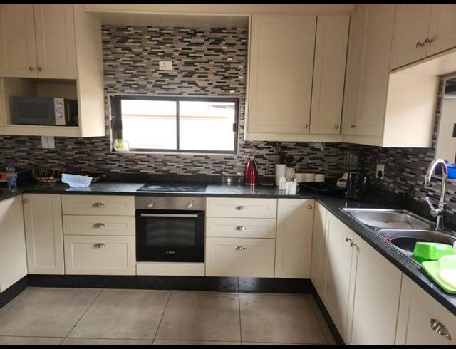 3 BEDROOM HOUSE FOR SALE IN KENSINGTON